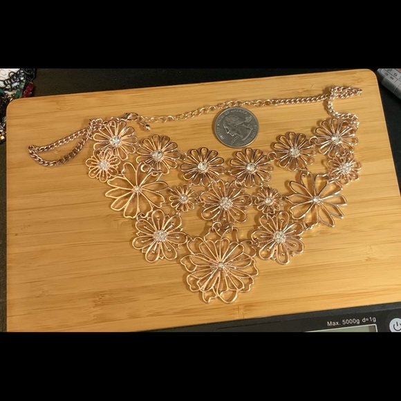 Flower Bling Statement Necklace - Picture 4 of 4